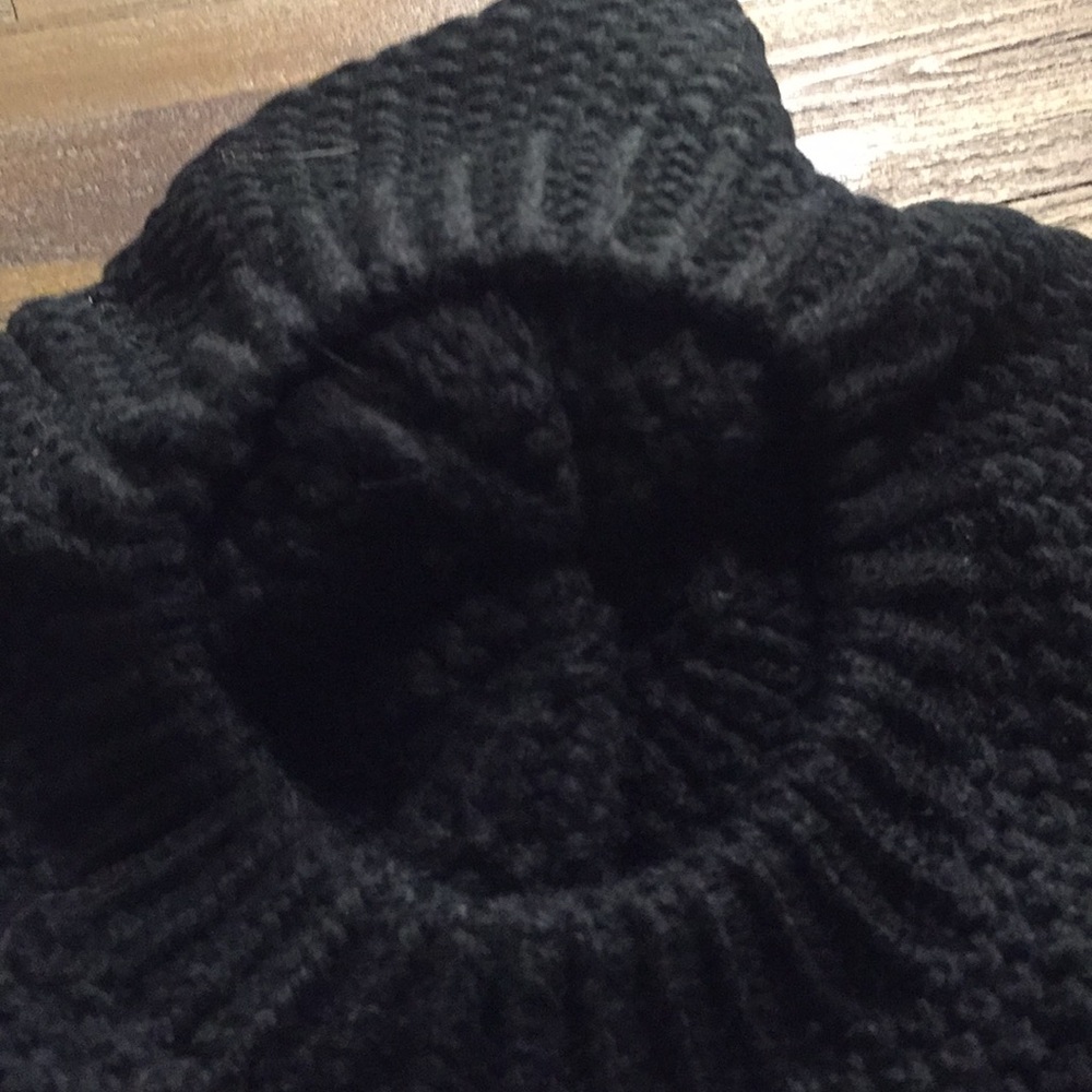 Anthropologie/Norla Canada Pom Pom Baret Hat NWT - Picture 5 of 8